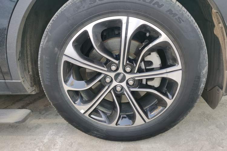 Used Lincoln Nautilus 2023 2.0T All-Wheel-Drive Luxury Edition Right Front Wheel Hub