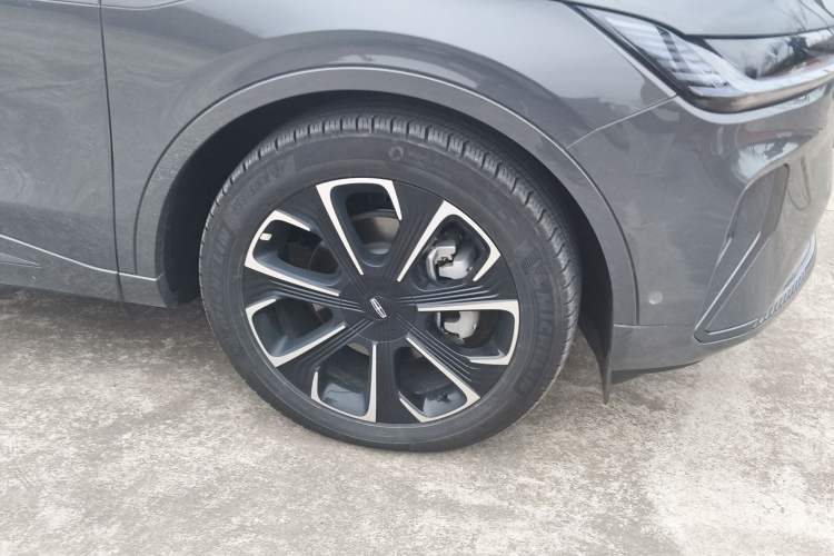 Used Lincoln Nautilus 2023 2.0T All-Wheel-Drive Zunrui Hybrid Version Right Front Wheel Hub