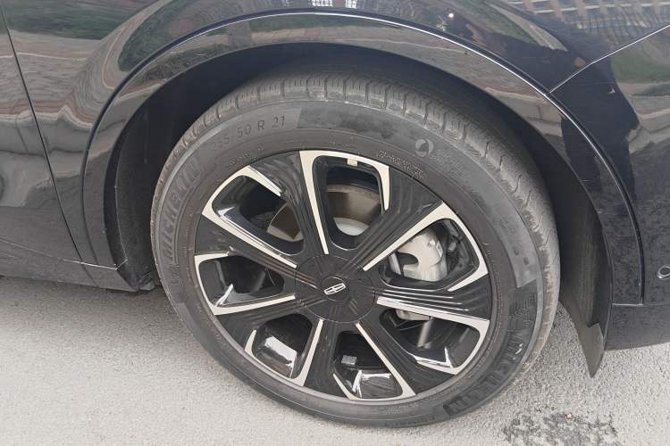 Used Lincoln Nautilus 2023 2.0T All-Wheel-Drive Zunrui Hybrid Version Right Front Wheel Hub