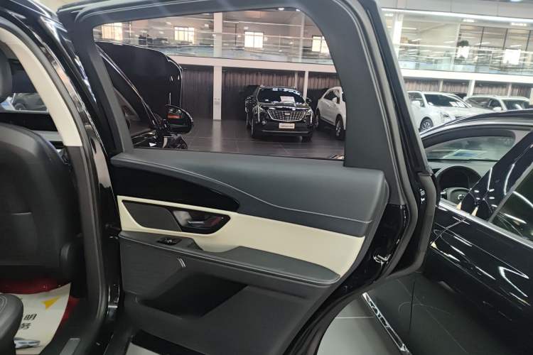 Used Lincoln Nautilus 2023 2.0T All-Wheel-Drive Luxury Edition Right Rear Door Interior