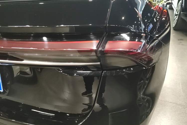 Used Lincoln Nautilus 2023 2.0T All-Wheel-Drive Luxury Hybrid Edition Right Rear Taillight