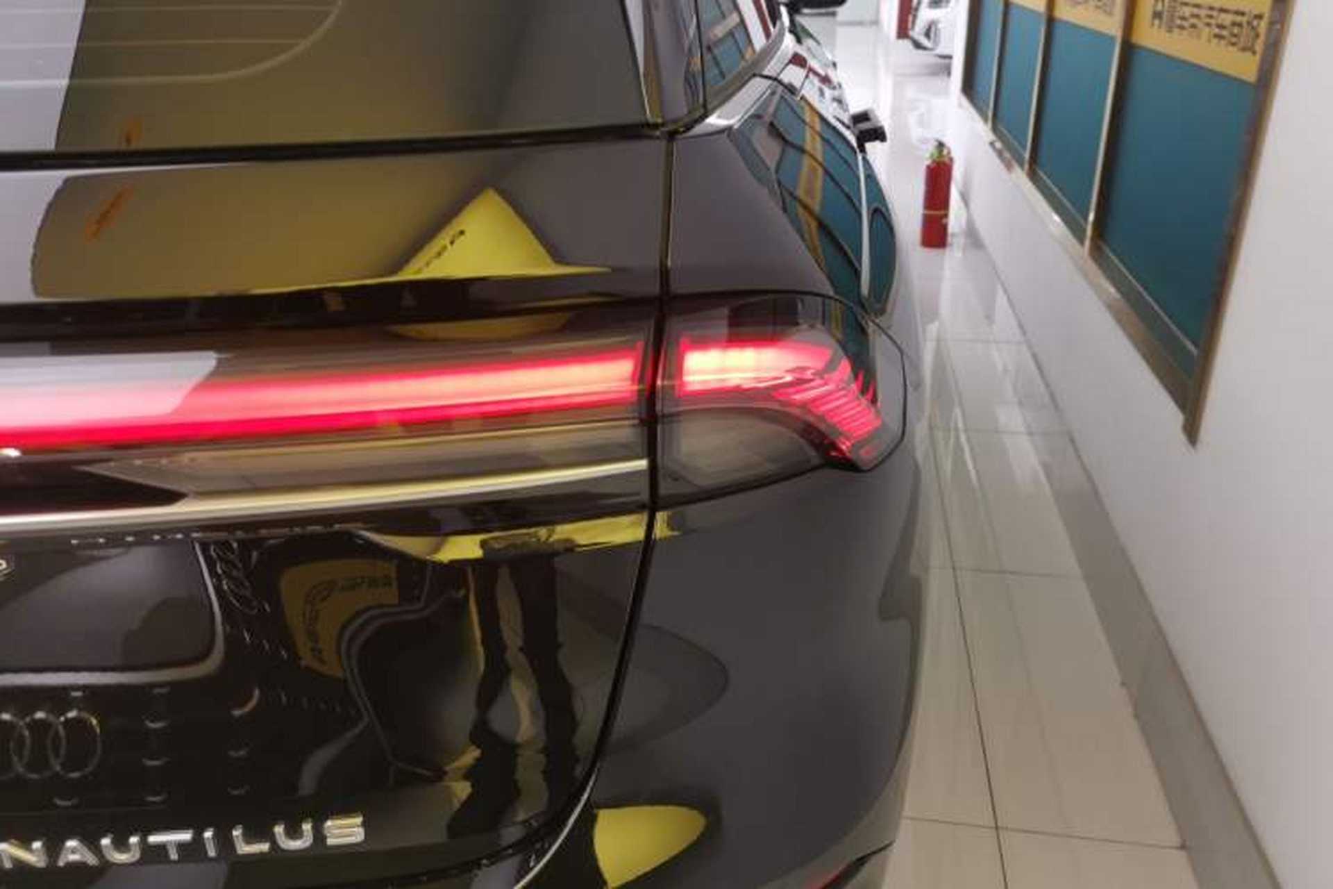 Used Lincoln Nautilus 2023 2.0T All-Wheel-Drive Luxury Edition Right Rear Taillight