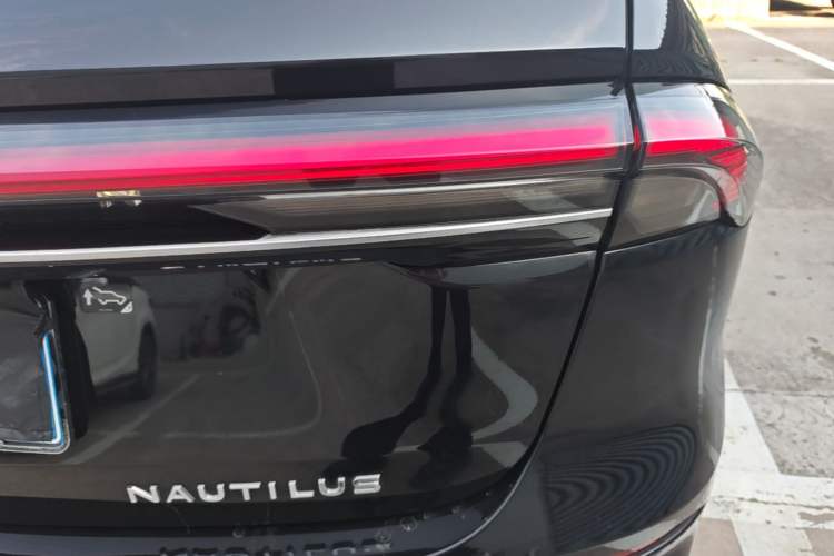 Used Lincoln Nautilus 2023 2.0T All-Wheel-Drive Luxury Edition Right Rear Taillight
