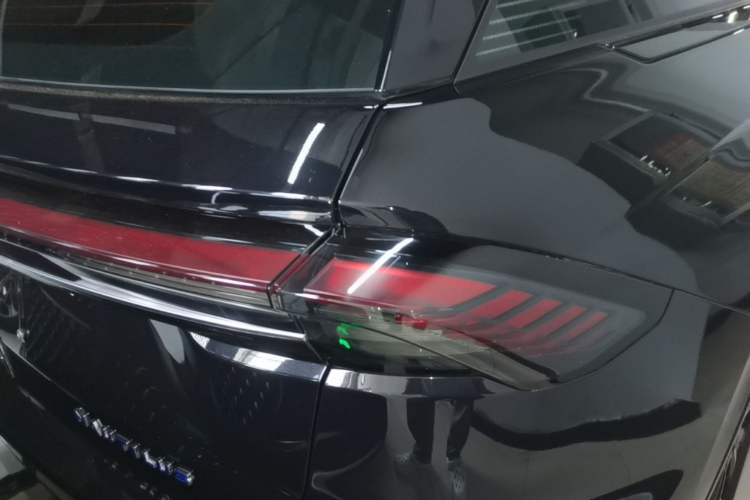 Used Lincoln Nautilus 2023 2.0T All-Wheel-Drive Zunrui Hybrid Version Right Rear Taillight