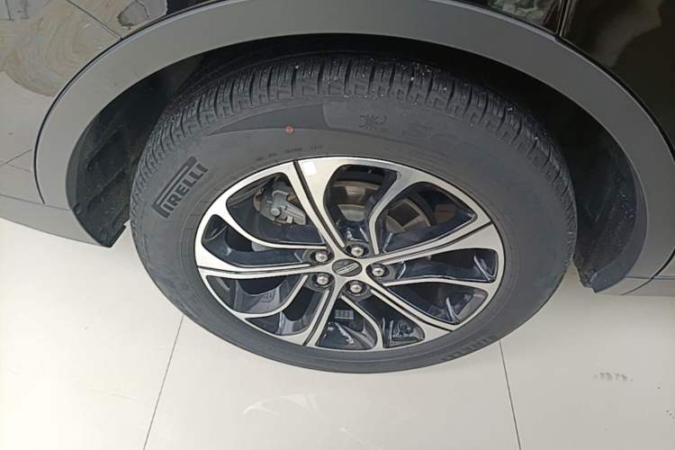 Used Lincoln Nautilus 2023 2.0T All-Wheel-Drive Luxury Edition Right Rear Wheel Hub