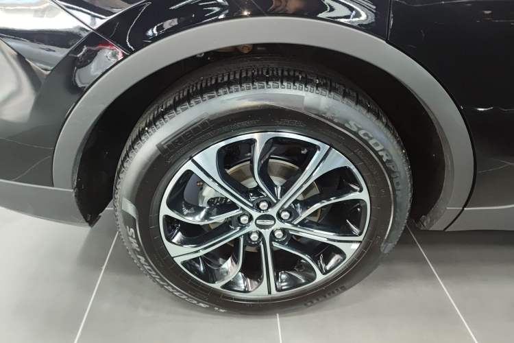 Used Lincoln Nautilus 2023 2.0T All-Wheel-Drive Luxury Edition Right Rear Wheel Hub