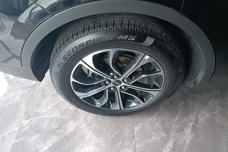 Used Lincoln Nautilus 2023 2.0T All-Wheel-Drive Luxury Edition Right Rear Wheel Hub