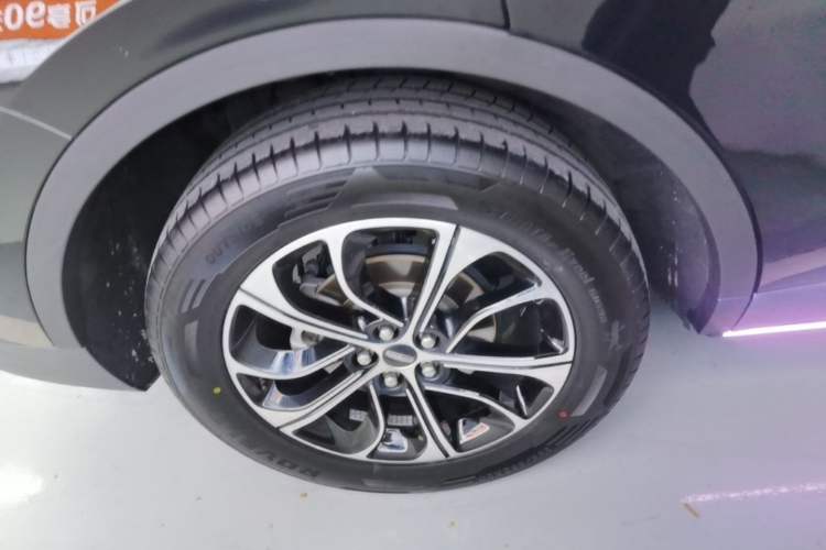Used Lincoln Nautilus 2023 2.0T All-Wheel-Drive Luxury Edition Right Rear Wheel Hub