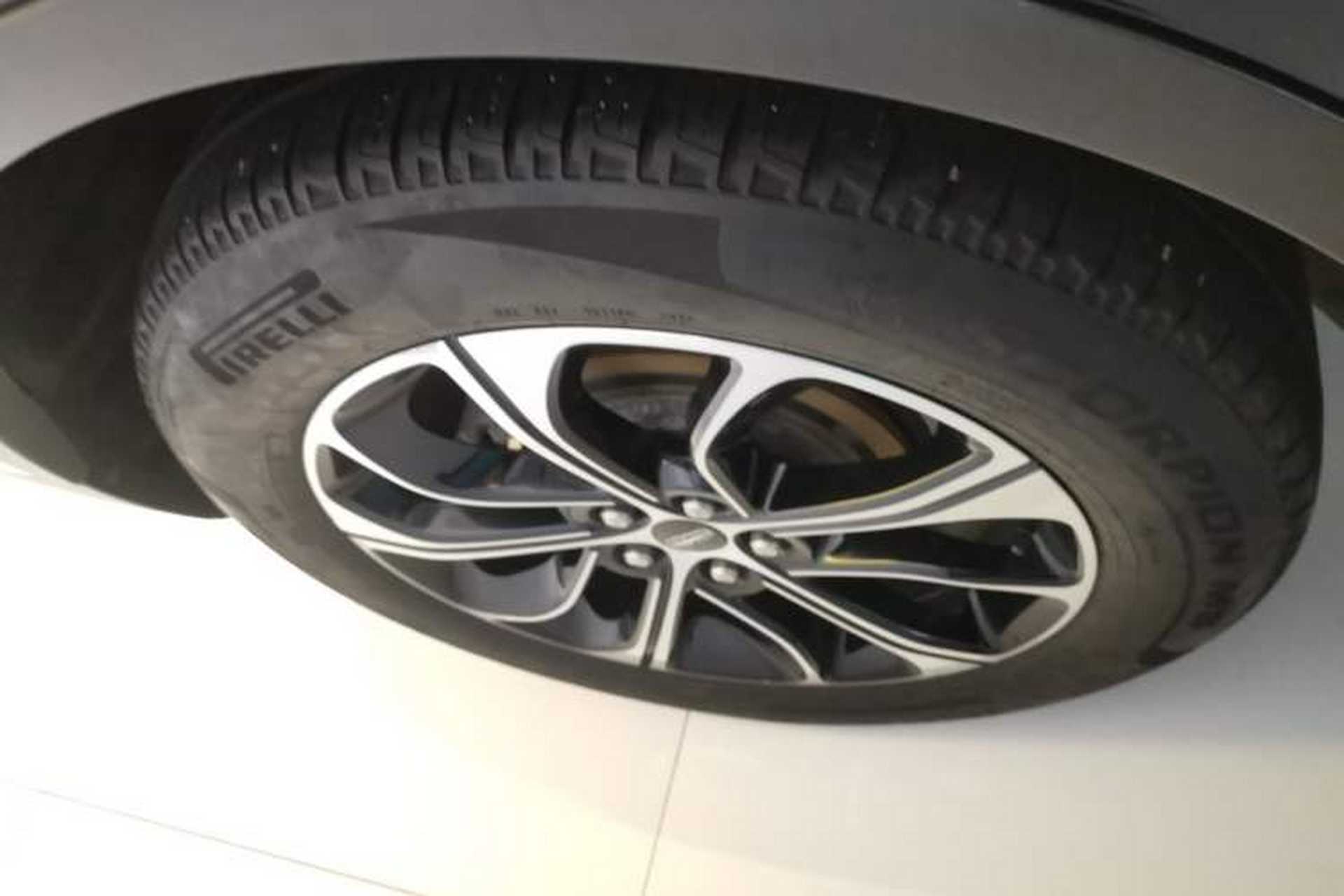 Used Lincoln Nautilus 2023 2.0T All-Wheel-Drive Luxury Edition Right Rear Wheel Hub