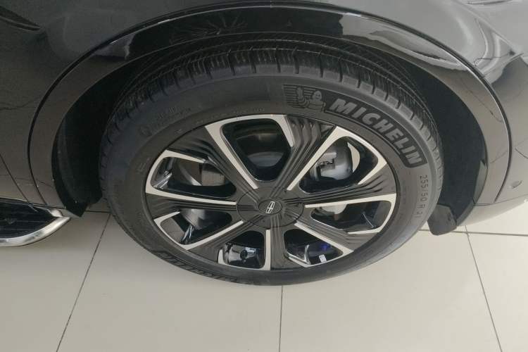 Used Lincoln Nautilus 2023 2.0T All-Wheel-Drive Zunrui Hybrid Version Right Rear Wheel Hub