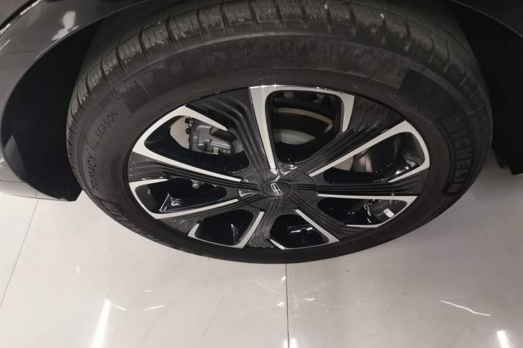 Used Lincoln Nautilus 2023 2.0T All-Wheel-Drive Zunrui Hybrid Version Right Rear Wheel Hub