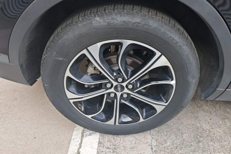 Used Lincoln Nautilus 2023 2.0T All-Wheel-Drive Luxury Edition Right Rear Wheel Hub