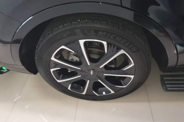 Used Lincoln Nautilus 2023 2.0T All-Wheel-Drive Zunrui Hybrid Version Right Rear Wheel Hub