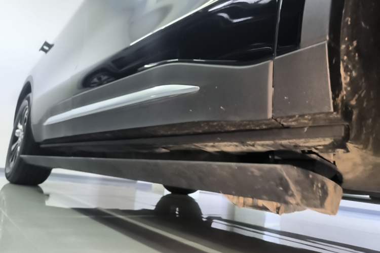 Used Lincoln Nautilus 2023 2.0T Four-Wheel Drive Luxury Edition Right Side Sill