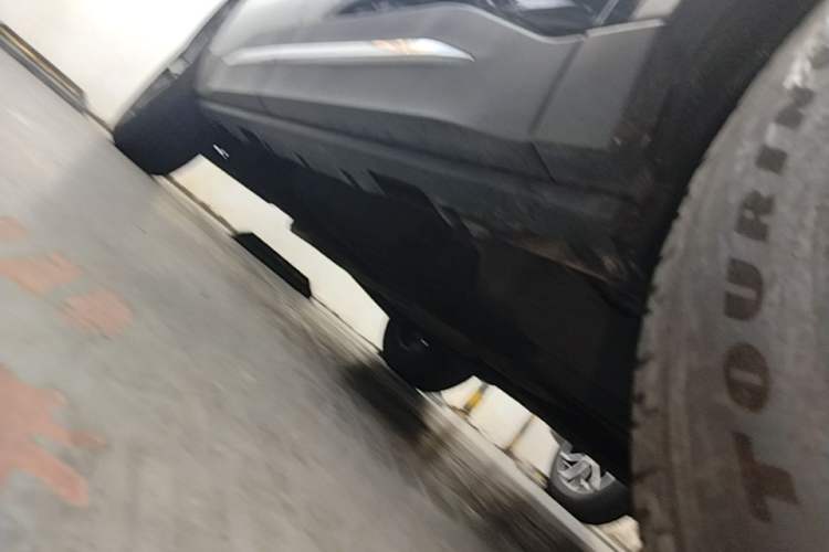Used Lincoln Nautilus 2023 2.0T Four-Wheel Drive Luxury Edition Right Side Sill