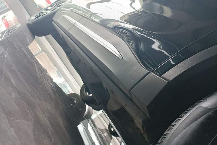 Used Lincoln Nautilus 2023 2.0T All-Wheel-Drive Luxury Edition Right Side Sill