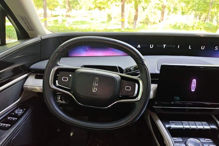 Used Lincoln Nautilus 2023 2.0T All-Wheel-Drive Luxury Edition Steering Wheel