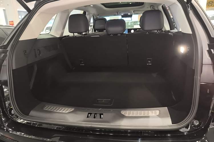 Used Lincoln Nautilus 2023 2.0T All-Wheel-Drive Luxury Edition Trunk