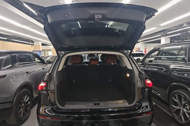 Used Lincoln Nautilus 2023 2.0T All-Wheel-Drive Luxury Hybrid Edition Trunk