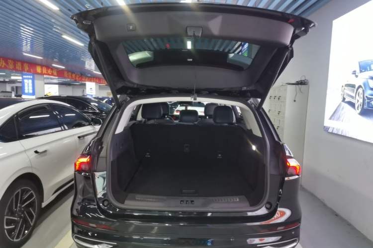 Used Lincoln Nautilus 2023 2.0T All-Wheel-Drive Luxury Edition Trunk