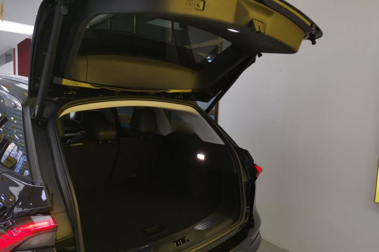 Used Lincoln Nautilus 2023 2.0T All-Wheel-Drive Luxury Edition Trunk