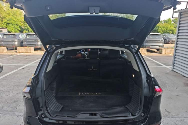 Used Lincoln Nautilus 2023 2.0T All-Wheel-Drive Luxury Edition Trunk