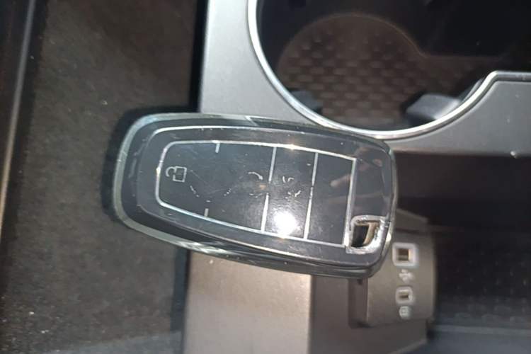 Used Lincoln Nautilus 2023 2.0T All-Wheel-Drive Luxury Edition Vehicle Key