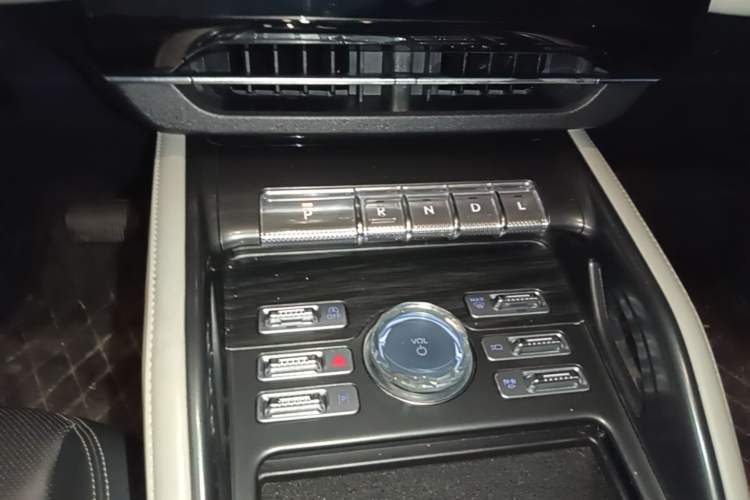 Used Lincoln Nautilus 2023 2.0T Four-Wheel Drive Luxury Edition Gear Lever