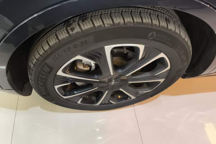 Used Lincoln Nautilus 2023 2.0T All-Wheel-Drive Zunrui Hybrid Version Left Front Wheel Hub