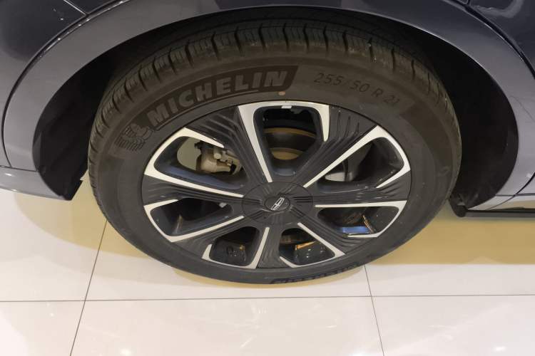 Used Lincoln Nautilus 2023 2.0T All-Wheel-Drive Zunrui Hybrid Version Right Rear Wheel Hub