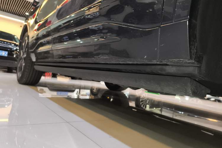 Used Lincoln Nautilus 2023 2.0T All-Wheel-Drive Zunrui Hybrid Version Right Side Sill