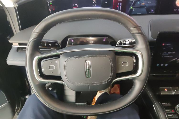 Used Lincoln Nautilus 2023 2.0T All-Wheel-Drive Luxury Edition Steering Wheel