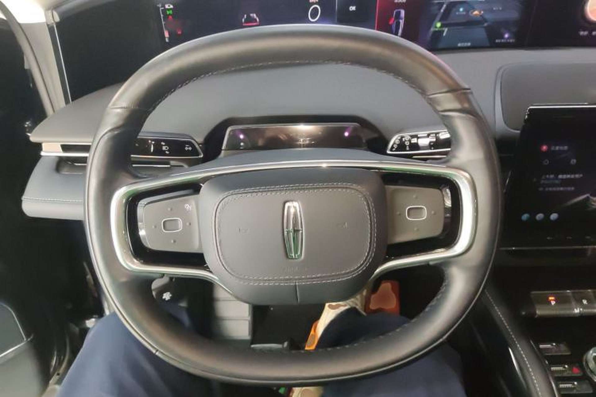 Used Lincoln Nautilus 2023 2.0T All-Wheel-Drive Luxury Edition Steering Wheel