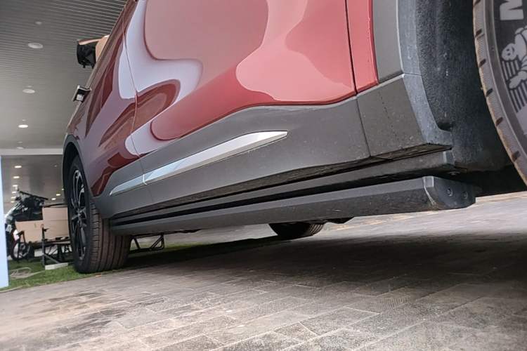 Used Lincoln Nautilus 2023 2.0T Four-Wheel Drive Zunrui Version Right Side Sill