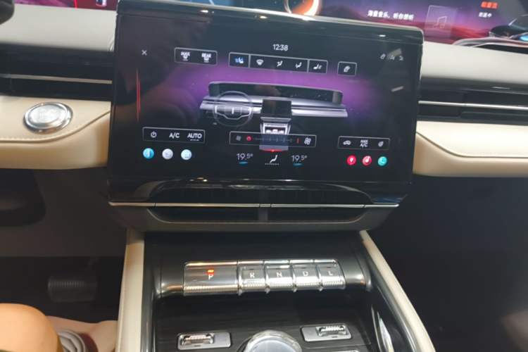 Used Lincoln Nautilus 2023 2.0T All-Wheel-Drive Luxury Hybrid Edition Audio And AC Panel
