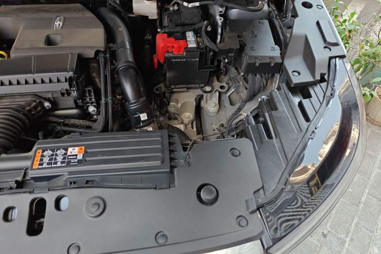 Used Lincoln Nautilus 2023 2.0T Four-Wheel Drive Luxury Edition Engine Bay Left