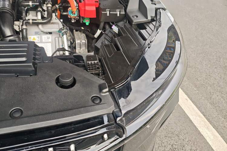 Used Lincoln Nautilus 2023 2.0T All-Wheel-Drive Luxury Hybrid Edition Engine Bay Left