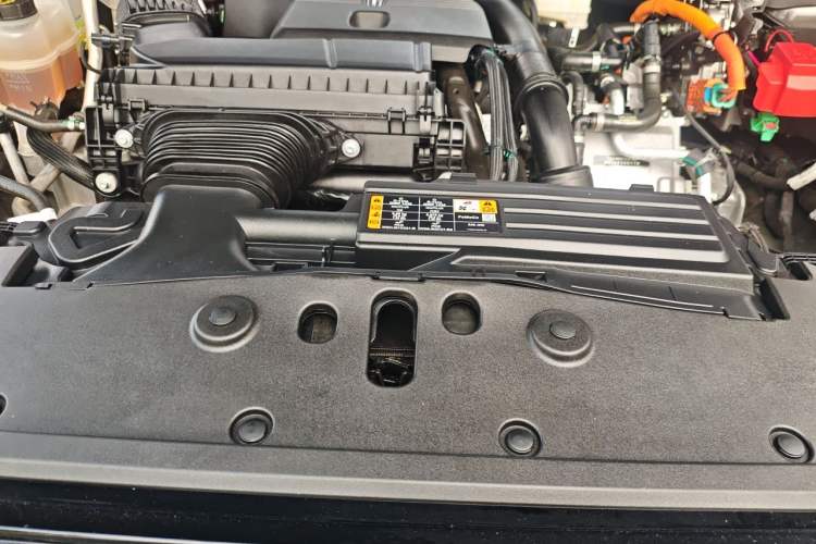 Used Lincoln Nautilus 2023 2.0T All-Wheel-Drive Luxury Hybrid Edition Engine Bay