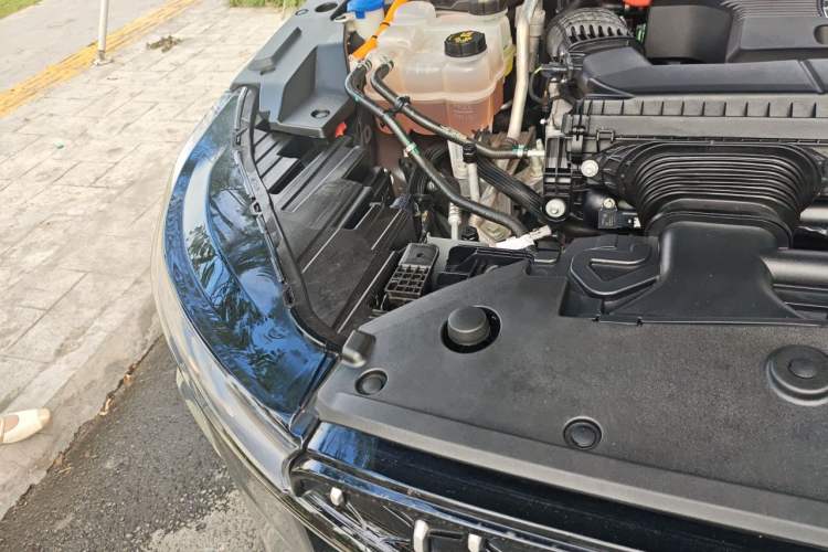 Used Lincoln Nautilus 2023 2.0T All-Wheel-Drive Luxury Hybrid Edition Engine Bay Right