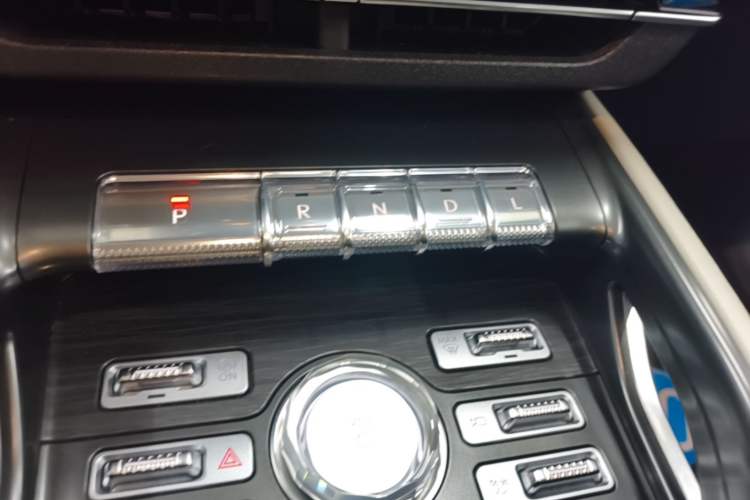 Used Lincoln Nautilus 2023 2.0T All-Wheel-Drive Luxury Hybrid Edition Gear Lever