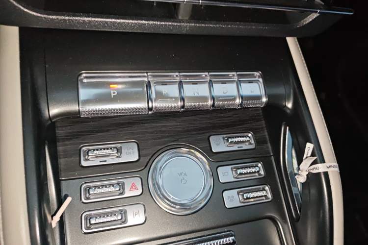 Used Lincoln Nautilus 2023 2.0T Four-Wheel Drive Luxury Edition Gear Lever
