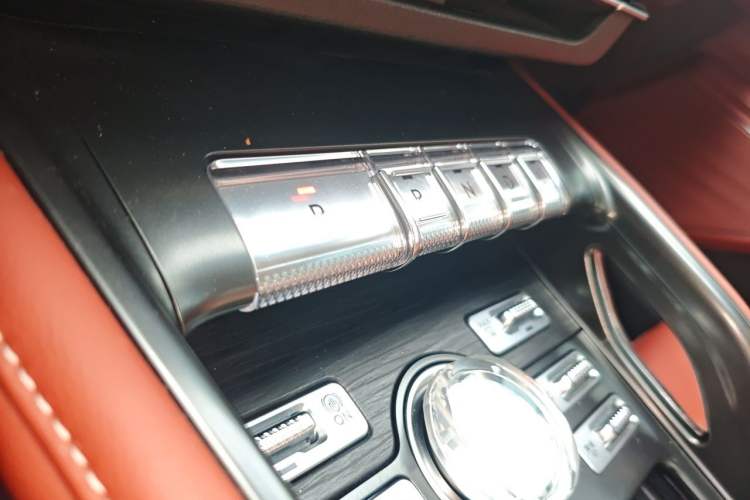 Used Lincoln Nautilus 2023 2.0T All-Wheel-Drive Luxury Hybrid Edition Gear Lever