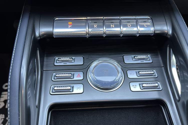 Used Lincoln Nautilus 2023 2.0T All-Wheel-Drive Luxury Edition Gear Lever