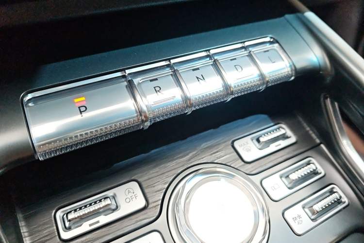 Used Lincoln Nautilus 2023 2.0T Four-Wheel Drive Luxury Edition Gear Lever