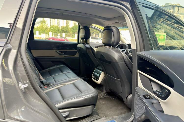 Used Lincoln Nautilus 2023 2.0T All-Wheel-Drive Luxury Hybrid Edition Interior 10