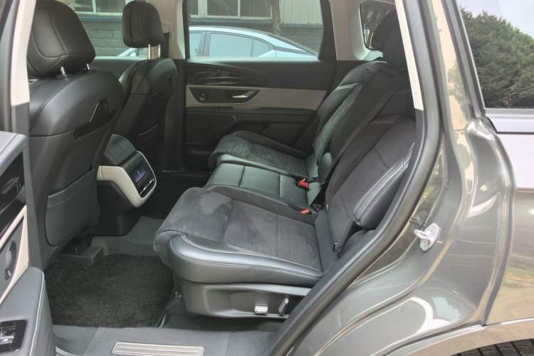 Used Lincoln Nautilus 2023 2.0T All-Wheel-Drive Zunrui Hybrid Version Interior 3