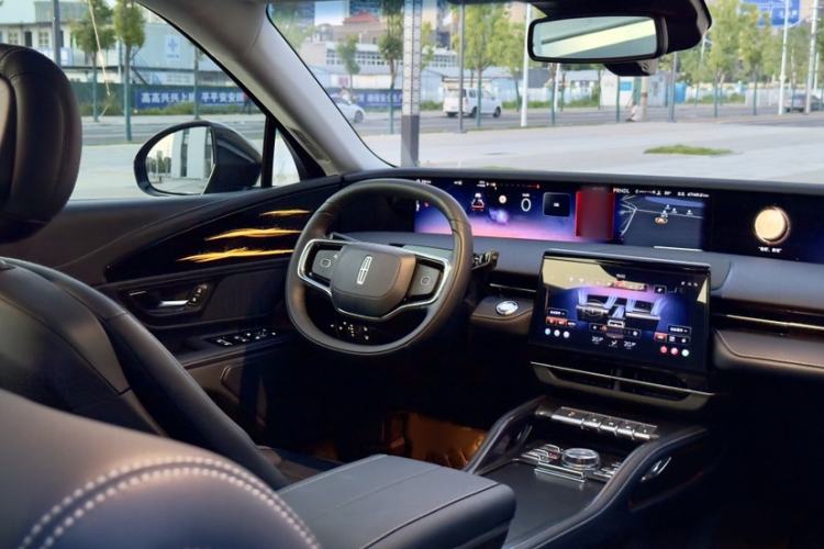 Used Lincoln Nautilus 2023 2.0T All-Wheel-Drive Luxury Edition Interior 3