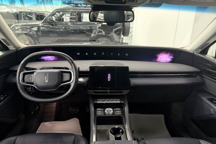 Used Lincoln Nautilus 2023 2.0T All-Wheel-Drive Luxury Edition Interior 3