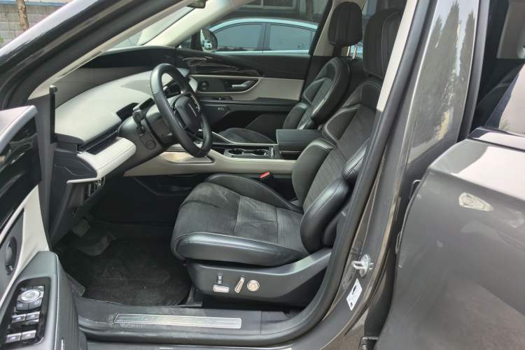 Used Lincoln Nautilus 2023 2.0T All-Wheel-Drive Zunrui Hybrid Version Interior 4