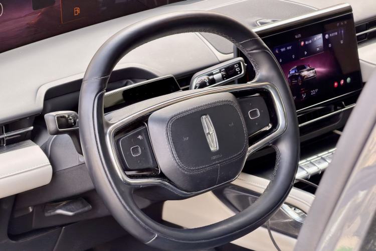 Used Lincoln Nautilus 2023 2.0T All-Wheel-Drive Luxury Hybrid Edition Interior 4